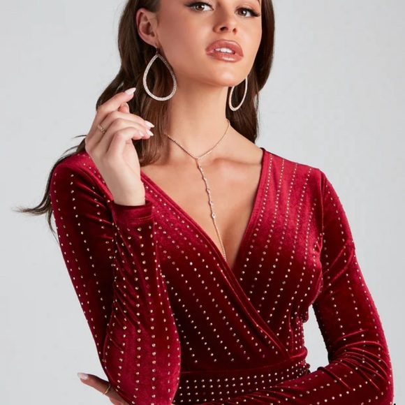 Windsor maroon velvet dress with sequins. - Picture 2 of 11